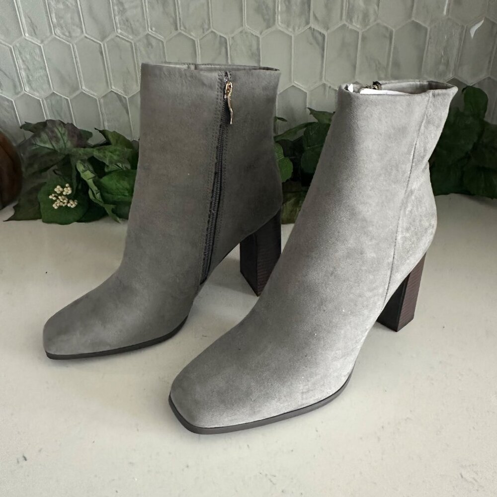 JustFab Womens Gray Suede Ankle Boots With Block Heel & Side Zipper